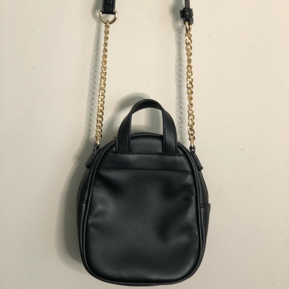 Black crossbody chain mini bag. - Picture 4 of 8